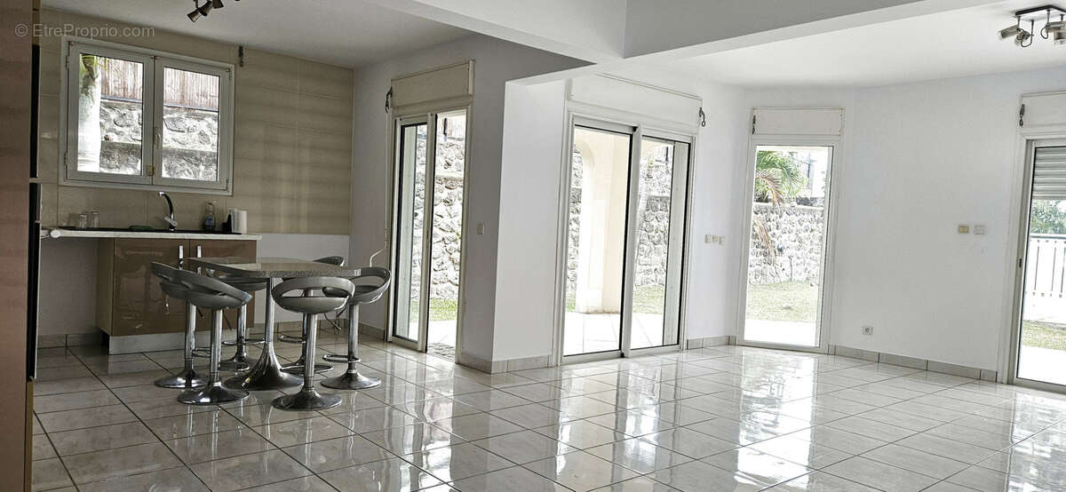 NOUVEAU PRIX! Grande villa avec piscine, Piton St Leu. - photo 5