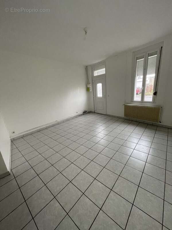 Maison à AULNOYE-AYMERIES