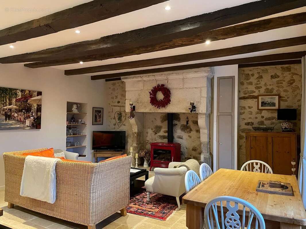 Deux maisons mitoyennes en pierre avec une jolie piscine et des dépendances - photo 20