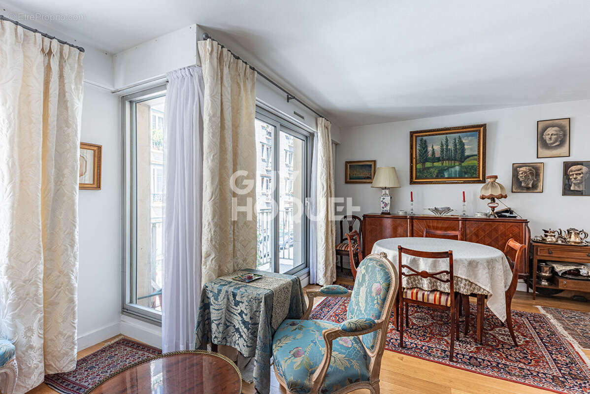 Appartement à PARIS-12E