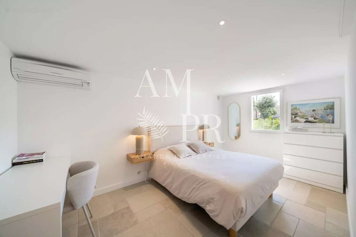 Cannes Californie – Élégance Contemporaine et Vue Mer d’Exception dans un Domaine Privé - photo 17