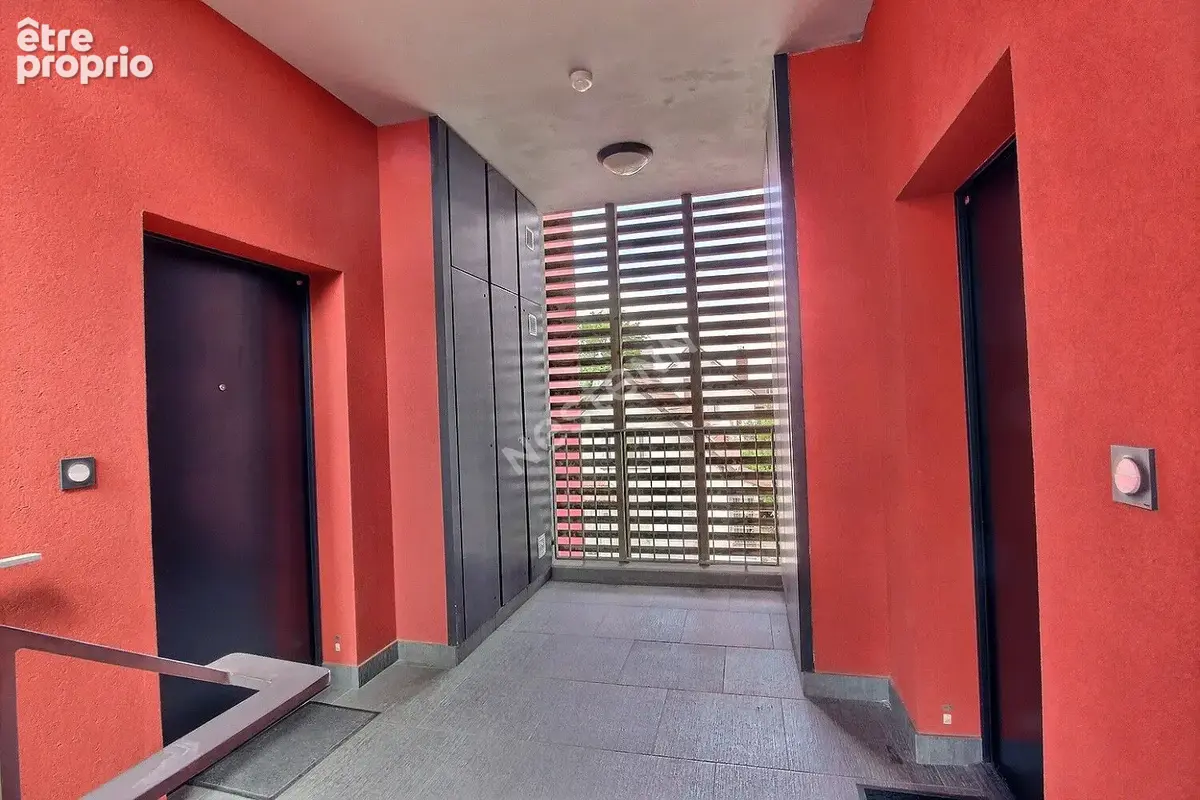 Romainville, 10min du metro carnot, 3eme et dernier etage, 2 pieces tres lumineux avec un toit terrasse privatif. parking en sou - photo 7