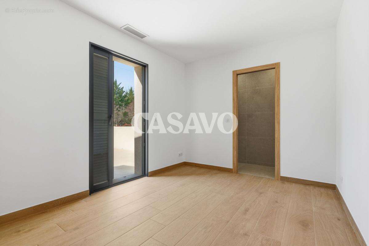 Maison à LE PUY-SAINTE-REPARADE