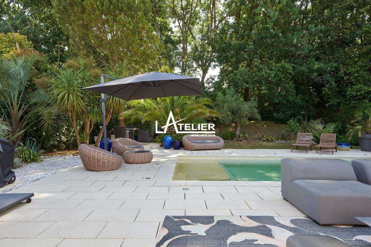 Maison atypique, piscine, calme et lumière en coeur de ville - photo 3
