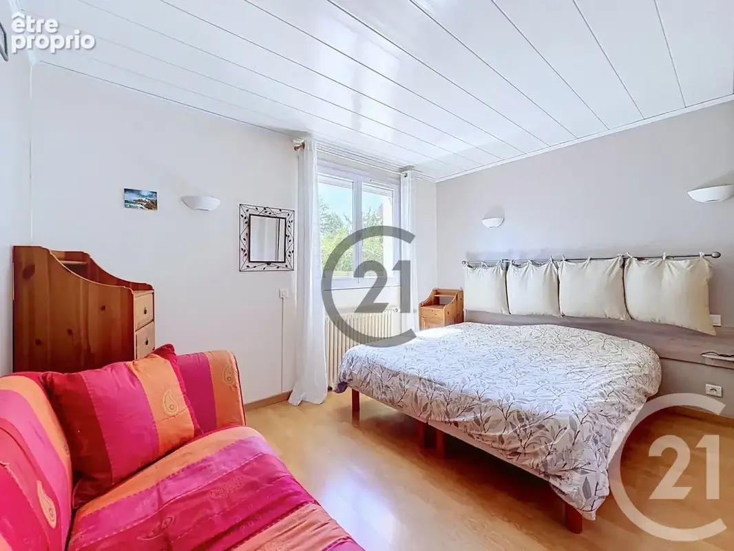 Maison 125 m² à Saint-Julien-Les-Villas  - photo 4