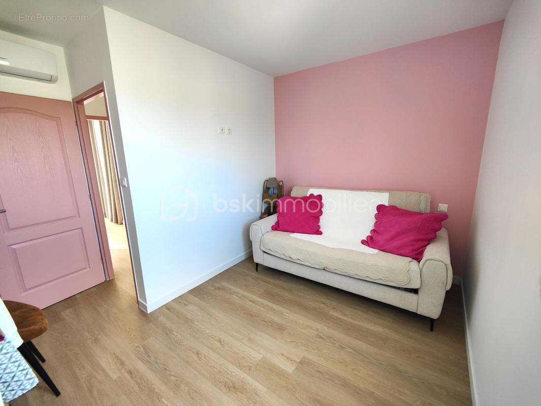 Montredon des corbières – villa r+1 - 120m² habitable - 3 chambres – dressing – climatisation réversible -  garage – piscine en  - photo 7