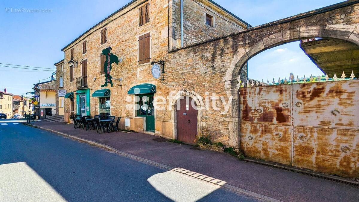 Appartement à LA ROCHE-VINEUSE