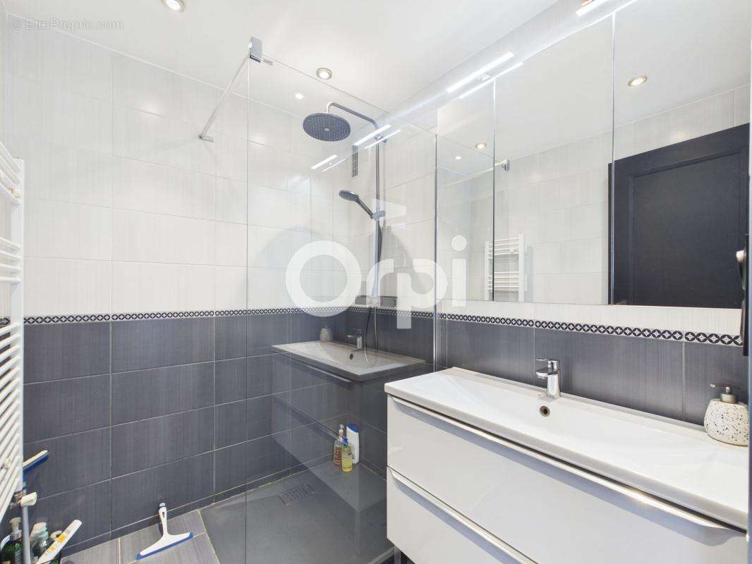 Appartement à MANDELIEU-LA-NAPOULE
