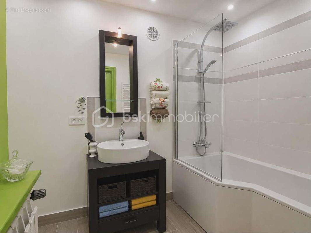 THOARD - propriété d'exception - deux villas de plain-pied (235m²) - terrain 5 264m² - piscine - garage - photo 22