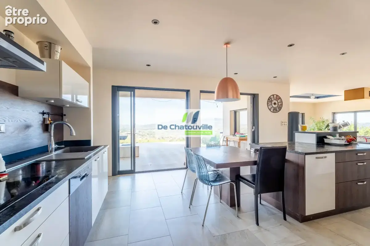 Maison contemporaine d'exception à Saint-Jean-des-Vignes (240 m2) - photo 4