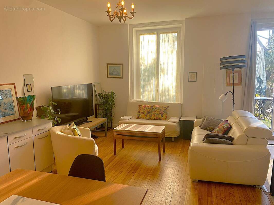 Appartement à NEUVILLE-SUR-SAONE