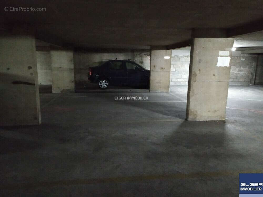 Parking à PARIS-15E