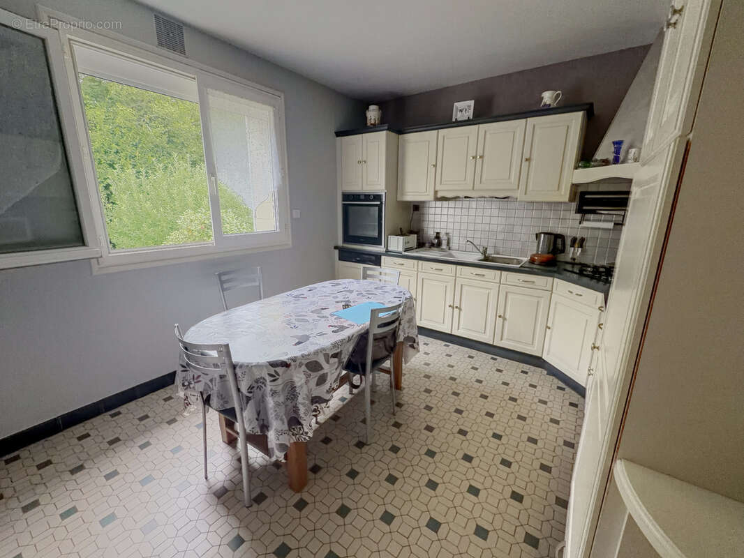 Maison familiale avec sous-sol complet et 3 611 m2 de terrain - Camors - photo 6