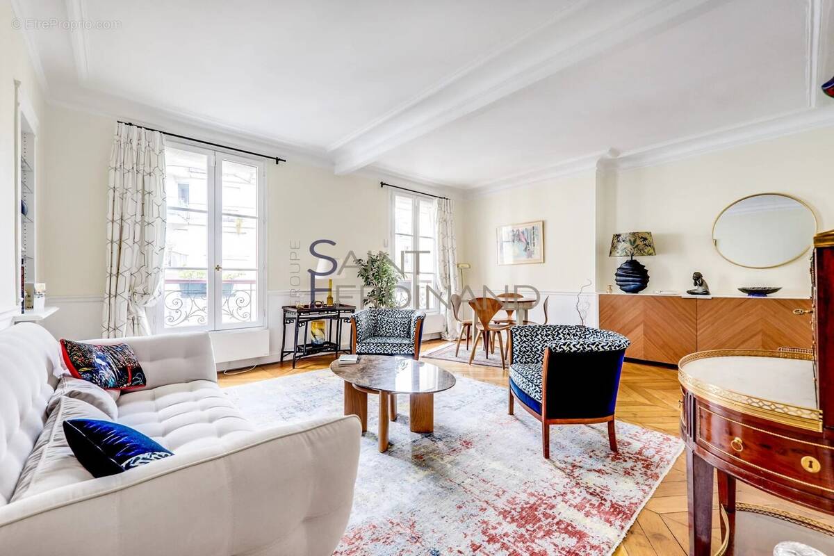 Appartement à PARIS-7E