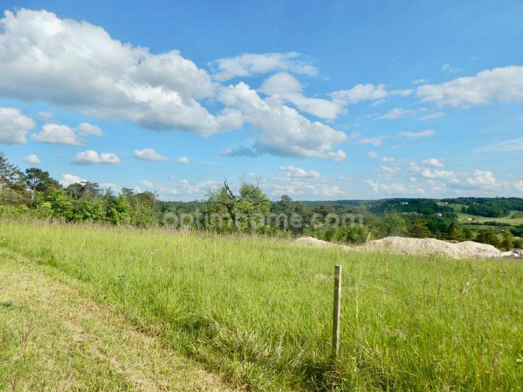 Terrain à vendre de 1 500 m² sur la commune de NOTRE-DAME-DE-SANILHAC (24) - photo 3