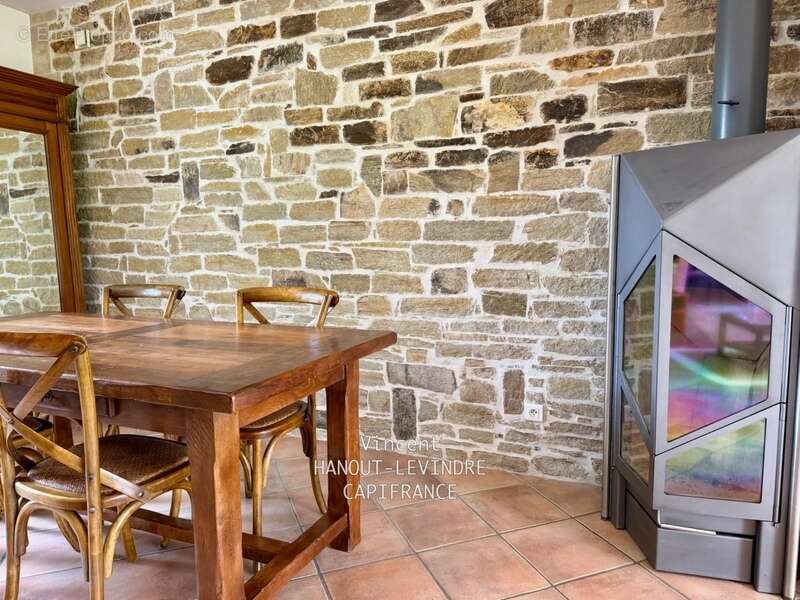 Maison familiale de 146 m² à Tiercé – 5 chambres, jardin sans vis-à-vis, Centre ville et gare à pied - photo 2