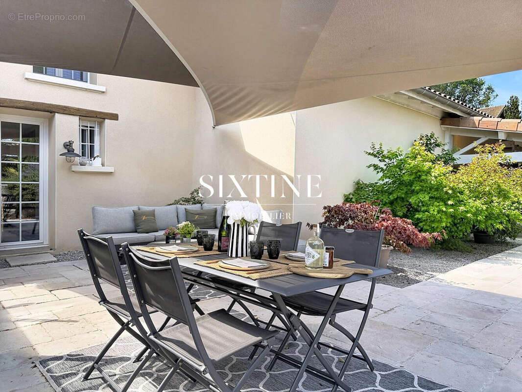 Maison 264 m² à Saint-Savin  - photo 8