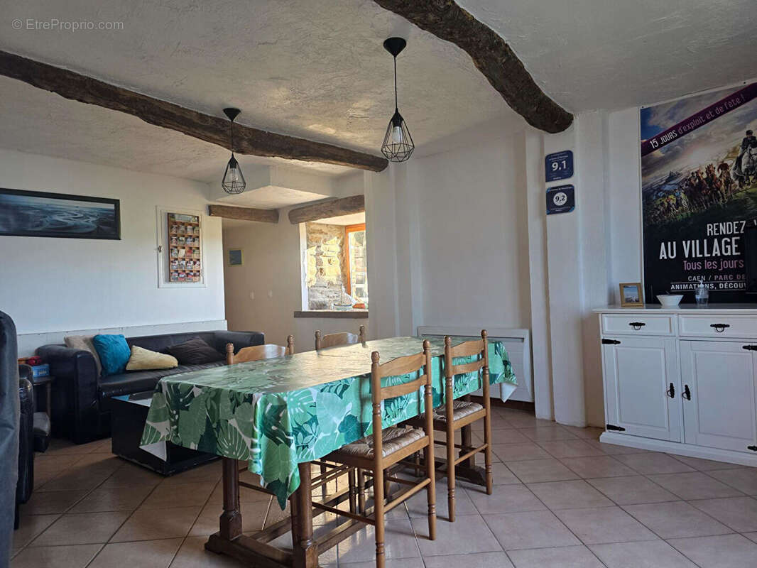 Maison à MONTAIGU-LES-BOIS