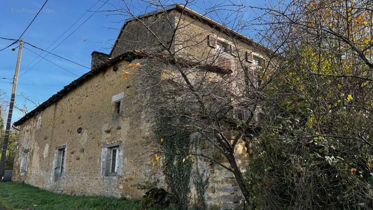 Maison de village sans vis vis 6 pièce(s) 160 m2 A RENOVER - photo 2