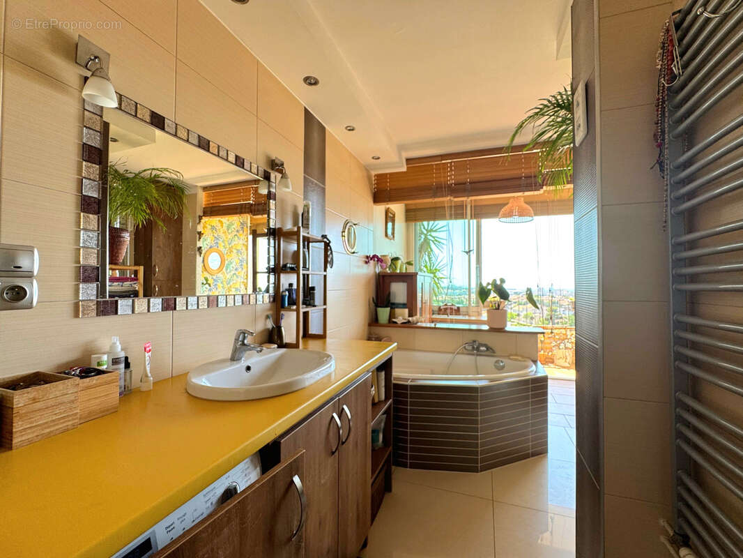 Appartement à MARSEILLE-9E