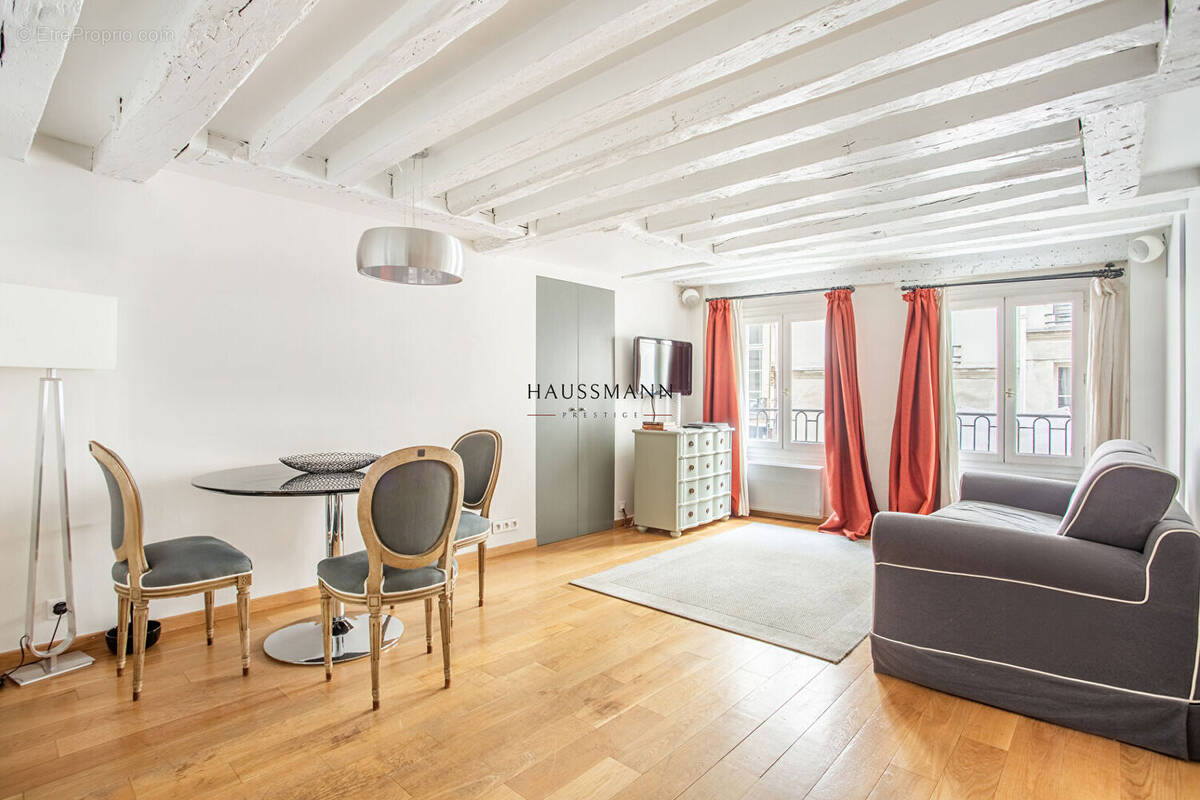 Appartement à PARIS-1E