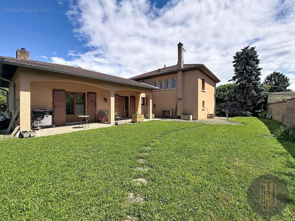 Villefranche Centre - Maison de 140 m² avec 4 chambres, grand séjour, garage dépendances et jardin 1 112 m² - photo 15