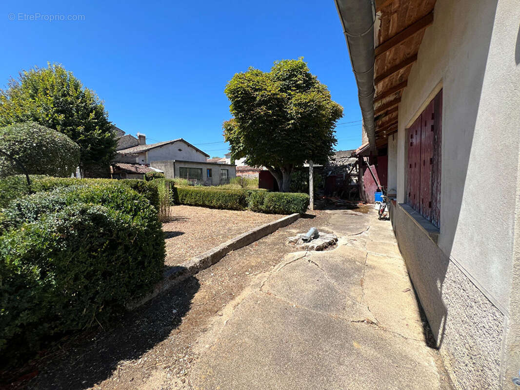 Maison de plain-pied au coeur du village. Commerces à pied - photo 10