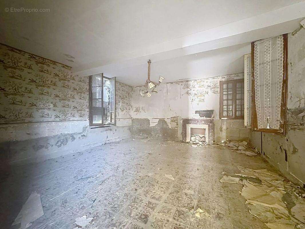 Maison à SAINT-MACAIRE-DU-BOIS