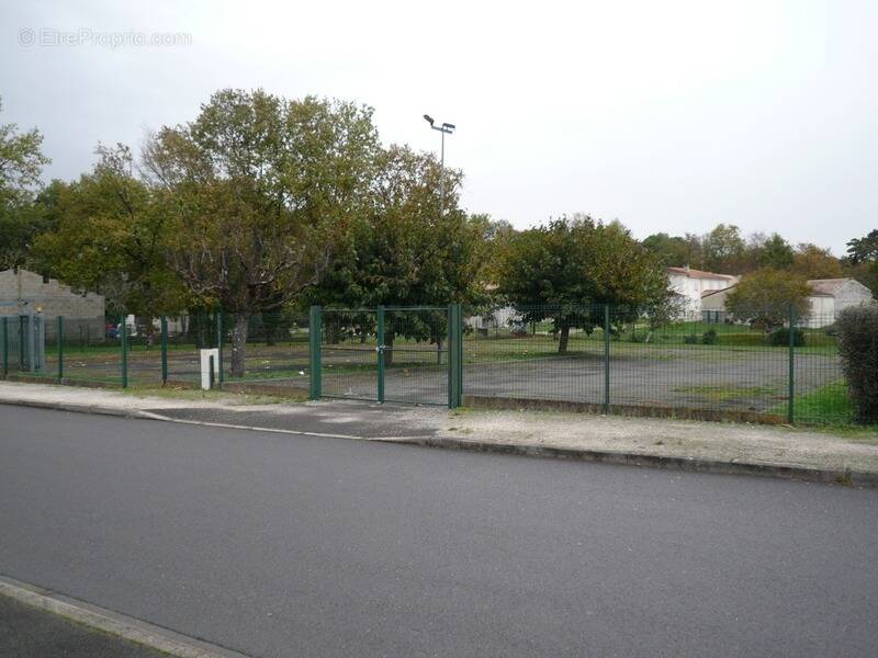 Terrain à CHATEAUBERNARD