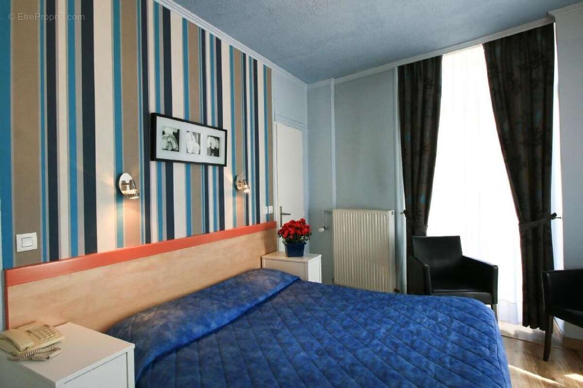 Commerce 325 m² à Antignac  - photo 9