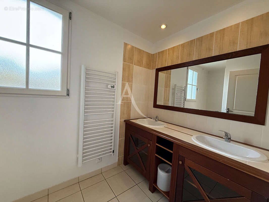 Maison à L&#039;AIGUILLON-SUR-VIE