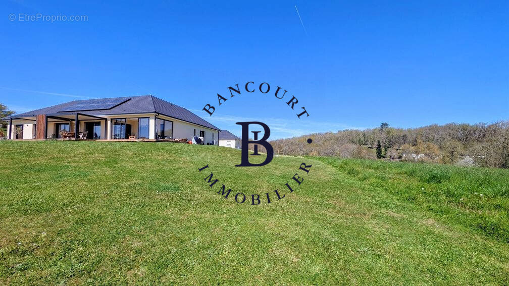 Maison à SAINT-PANTALEON-DE-LARCHE