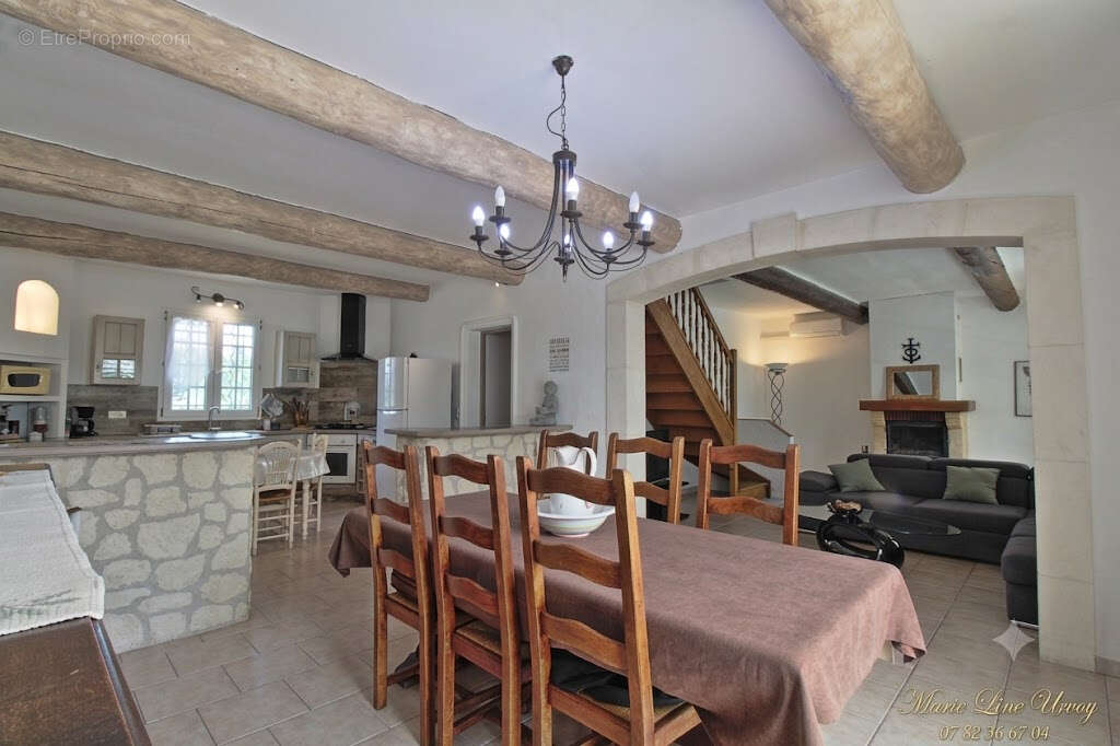 13210 St-Rémy - Mas en pierre 145 m² + gîte 70 m² - Piscine 8X4 - grand terrain - photo 3