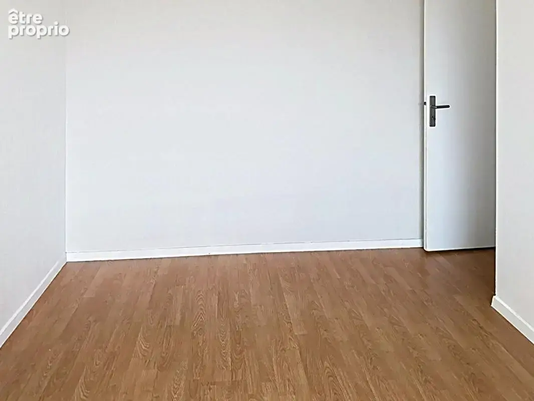 Appartement T3 lumineux avec deux loggias et parking aux Chartrons - photo 12