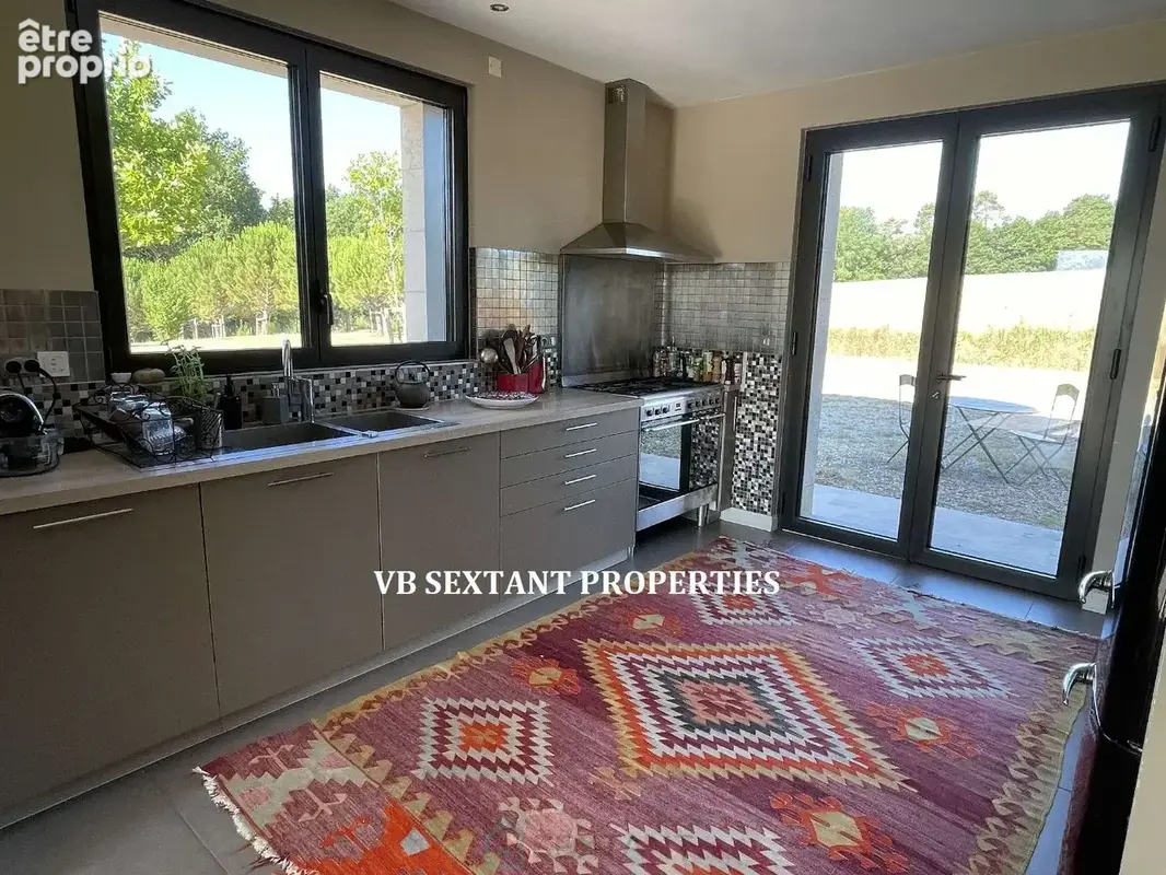 Sud Gironde, Belle maison de campagne rénovée, avec vue panoramique, dépendances  et piscine..11 hectares - photo 5