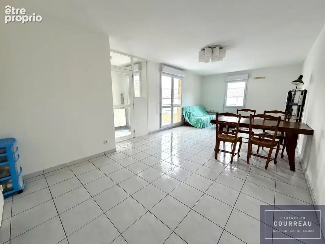 Quartier la martelle, appartement T3 , terrasse et parking , - photo 4