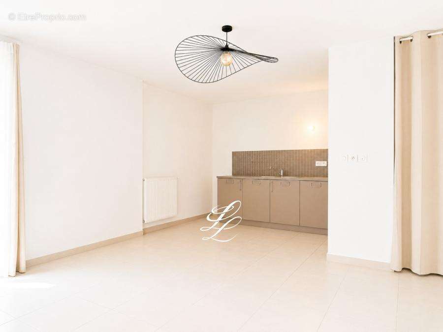Appartement 64 m² à Joue-Les-Tours  - photo 267