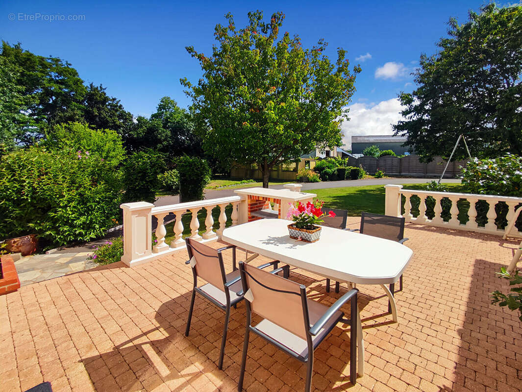 Maison à MONTREVAULT