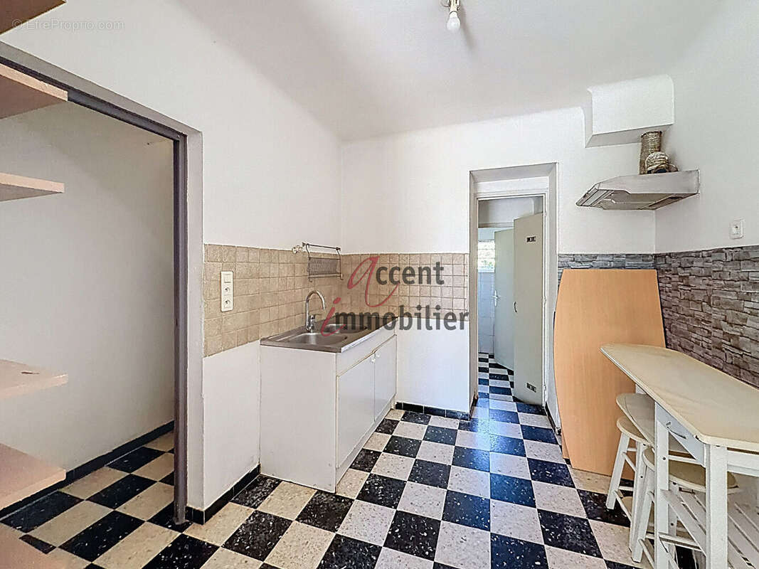 Cabannes : Mas en campagne comprenant deux logements - photo 9