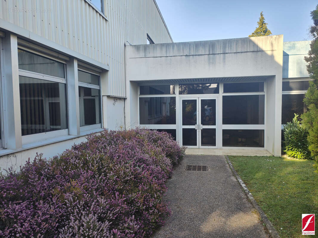 Commerce 4000 m² à Saint-Fargeau-Ponthierry  - photo 4