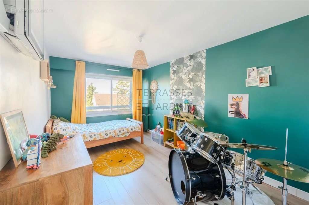 Maison à L'HAY-LES-ROSES