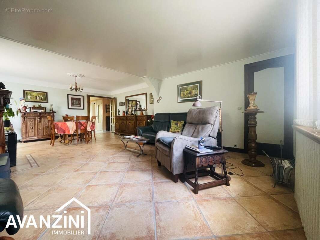 Maison à CRECY-LA-CHAPELLE