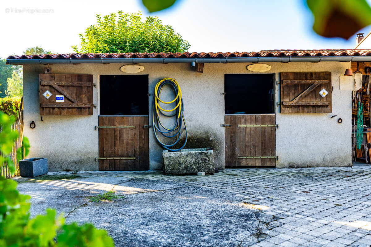 Maison à MAUZE-SUR-LE-MIGNON
