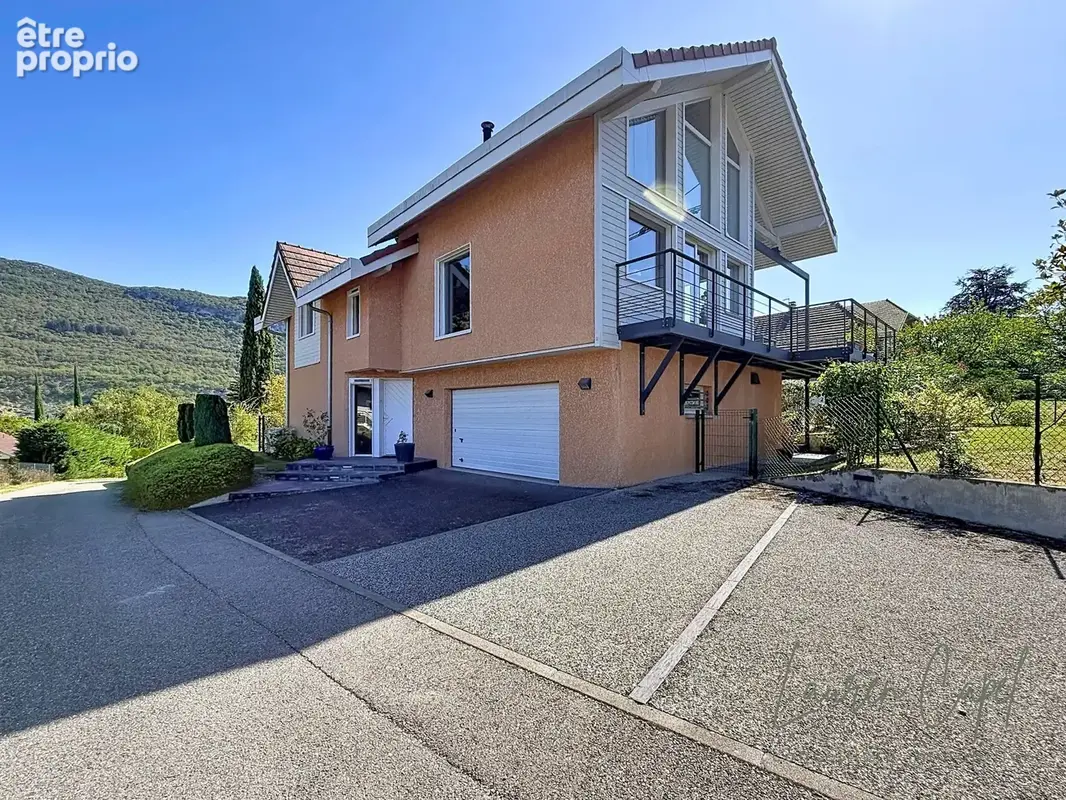 Maison de caractère à Brison-Saint-Innocent – 4 chambres, vue lac et montagnes, beaux volumes - photo 1