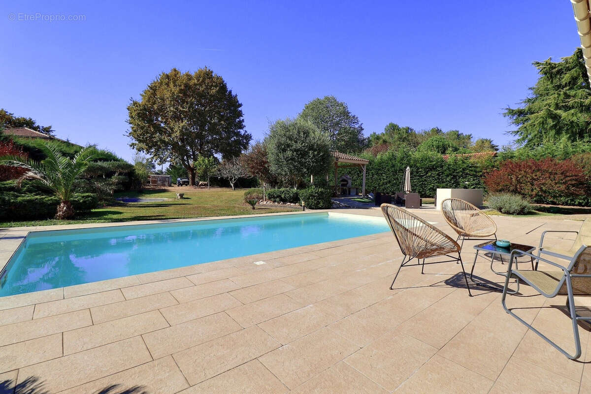 Maison à AMBARES-ET-LAGRAVE