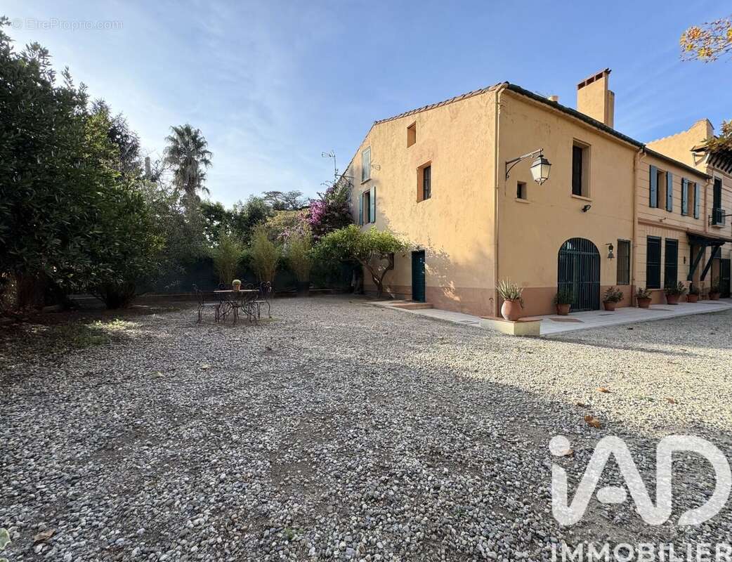 Maison 327 m² à Toulouges  - photo 2