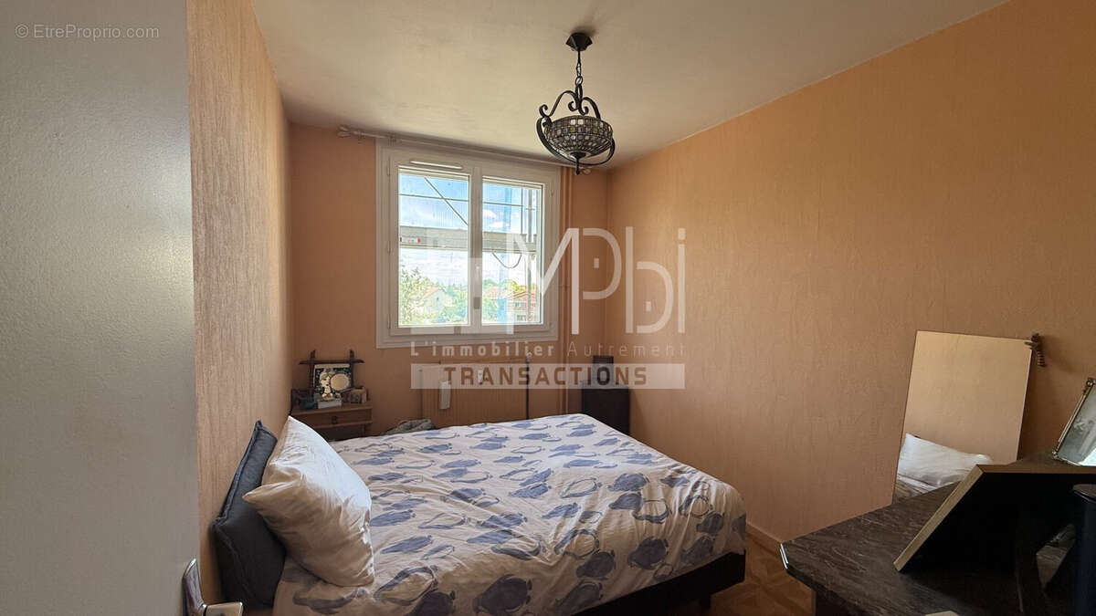Appartement à PERONNAS