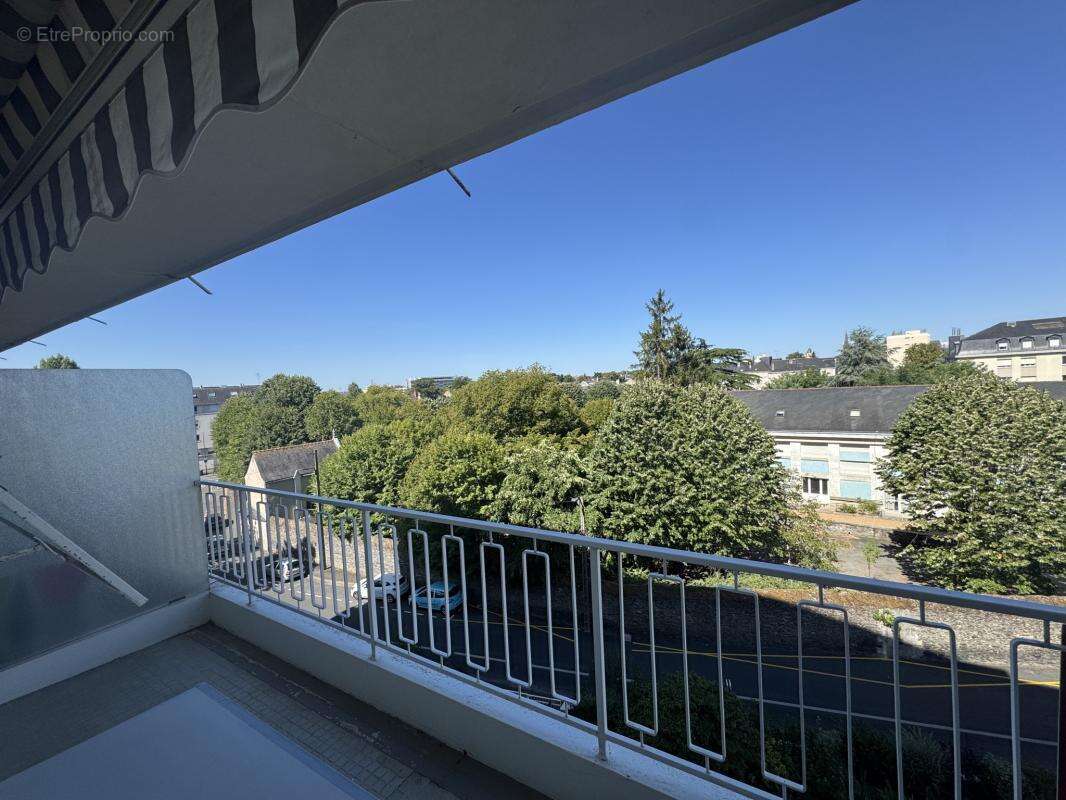Angers place du lycee - t4 dans residence de standing - photo 11