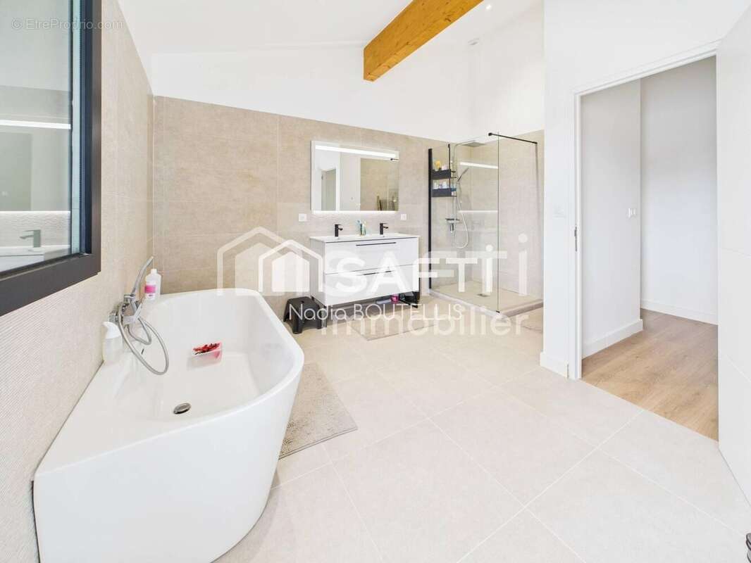 Photo 8 - Maison à LE HAILLAN