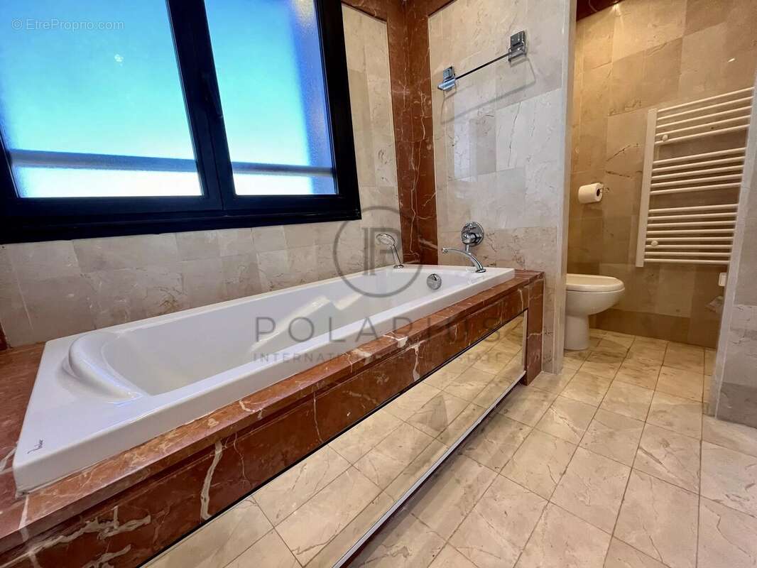 Appartement à SAINT-LAURENT-DU-VAR